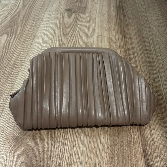 Dumpling shaped bag - Picture 1 of 2